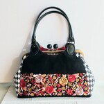 インド刺繍リボン♡ハートの女王のばら庭園・ポケットがま口バッグ