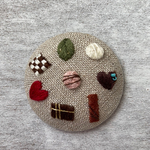 リネン生地刺繍ブローチ