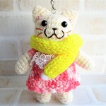 春待ち猫さん②【白猫・サーモンピンクドレス・菜の花色マフラー】