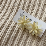 yellowチェコガラスフラワーピアス・イヤリング