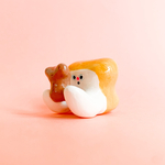 くまのぬいぐるみに驚愕する食パンのリングスタンド