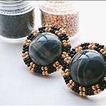 【セール】ビーズ刺繍×ブラック×ゴールド（ピアス・イヤリング）ブラック×ゴールド