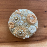 ビーズ刺繍くるみボタン（ヘアゴム/ブローチ）