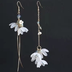 揺れるお花ピアス