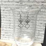 送料無料☆シルバー樹脂の大人白黒ピアス