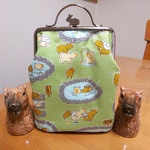 カピバラ温泉柄 押し口金ガマ口👛 12cm角形 黄緑