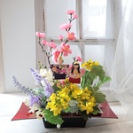 【即日発送可能】季節のアレンジメント　桃の節句　初節句　菜の花　お雛さま　雛人形　直送可能　玄関　
