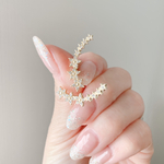 silver925芯𓐍キラキラフラワービジューのカーブピアス