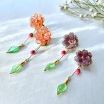 八重桜のイヤリング/色が変わる花びらピアス٭❀* 蕾と葉が揺れる大人綺麗・シンプルなロング耳飾り 透明感 ワイヤー