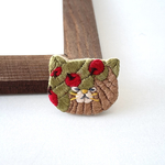猫の刺繍ブローチ【りんごの木】