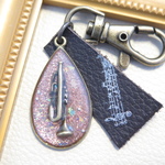 パーツ変更ＯＫ！★蓄光★トランペットピンクレジンキーホルダーしずく型