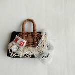 持ち手のバック型ブローチ④