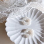 flower ear cuff -milk-