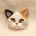 羊毛フェルトの猫ブローチ(三毛)