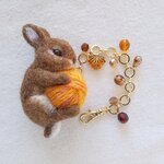 ウサギと毛糸玉 バッグチャーム(Sサイズ)