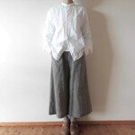 ラウンドポケットのワイドパンツ（茶ねず色）