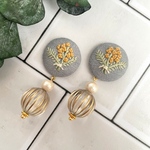 【送料無料】ミモザの刺繍×クリアビーズピアス/イヤリング
