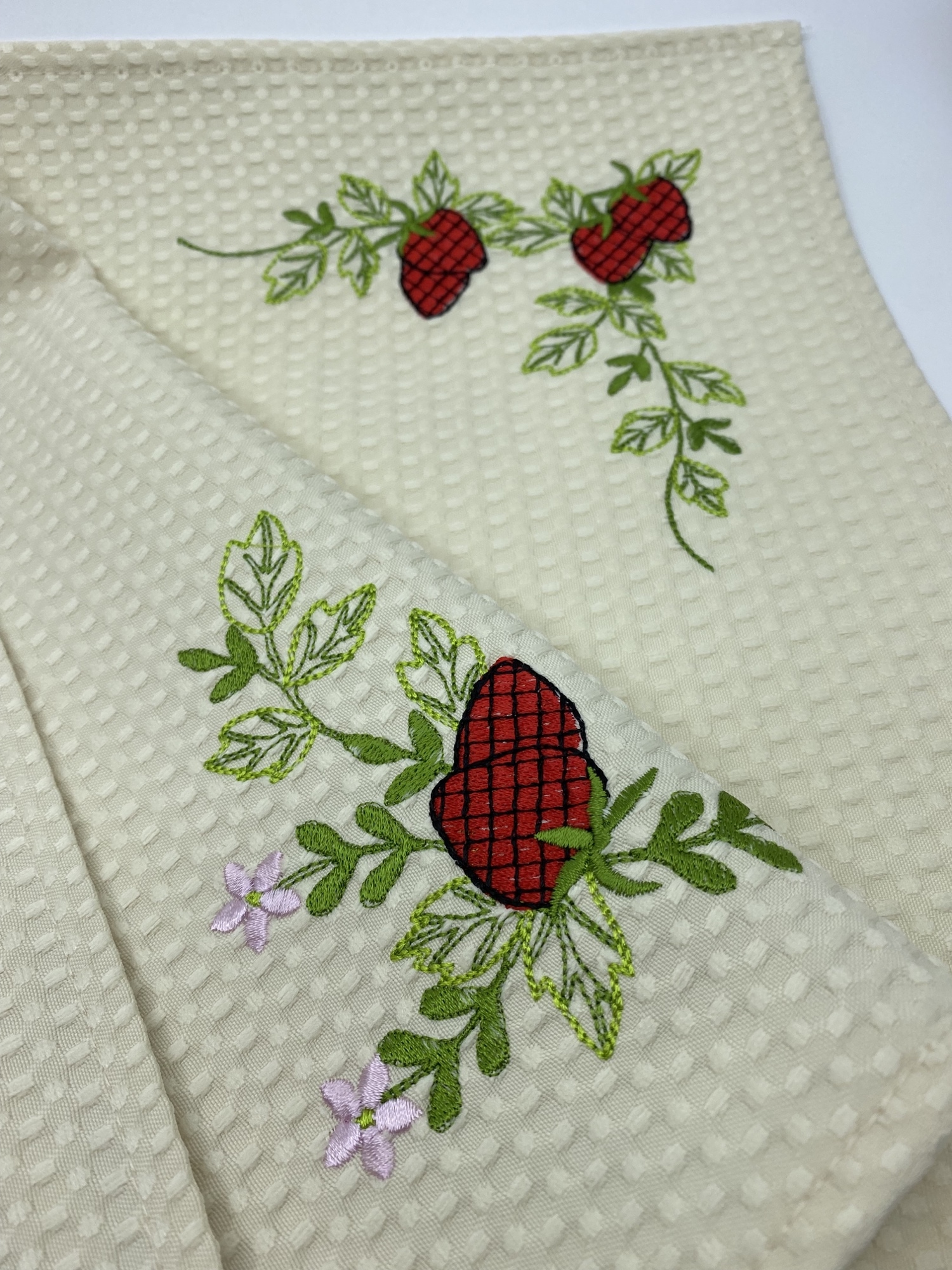 いちご刺繍 ティーマット ランチョンマット2枚セット - Le