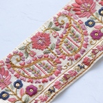 インド刺繍リボンᢂ太巾ペイズリー【ピンク/ベージュベース】インド刺繍/刺繍リボン/リボン/シルクリボン/トリム/ブレード/ジャガードリボン/チロリアンテープ/レース/チュール