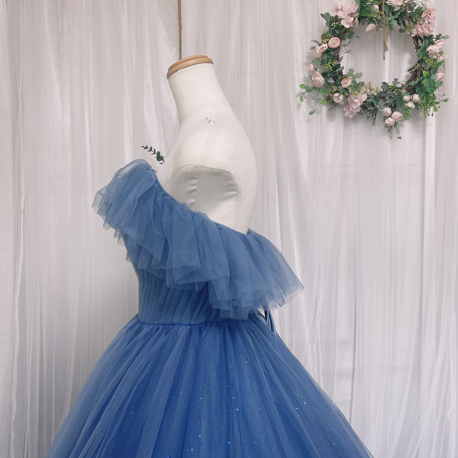 カラードレス ウェディングドレス キラキラ 二次会 前撮り 結婚式 発表