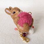 ウサギと毛糸玉 バッグチャーム(Sサイズ)