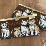 口金長財布／おすまし子猫・ブラウン