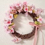 八重桜リース　直径18cmのリース土台使用