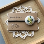 春色　ミモザの刺繍くるみボタンヘアアクセサリー