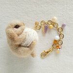ウサギと毛糸玉 バッグチャーム(Sサイズ)