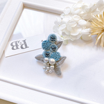 Blueミモザ  ビーズ刺繍ミニブローチ