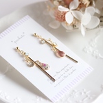 お花のロングアシメントリーピアス/イヤリング
