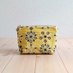 幾何学穴あき刺繍ポーチ　イエロー／ライム　春　ポケット付き　ラッピング対応可　小さめ　マチあり　母の日　　616
