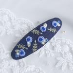 (7㎝)大人可愛い blue rose 刺繍パッチンピンB