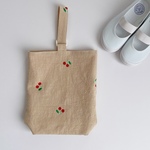 さくらんぼ刺繍の上履き袋　シューズ入れ　ベージュ《受注製作》