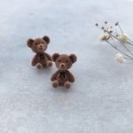 2個 　立体くまさん　ピアス  フロッキー    
