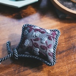 刺繍のピンクッション（黒蜜）※1点のみ限定