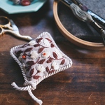 刺繍のピンクッション（ミルクティー）