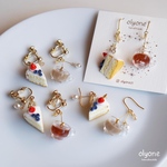 苺とブルーベリーのケーキと紅茶orカフェオレ(ピアスorイヤリング)