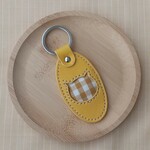 ネコのレザーキーホルダー イエロー