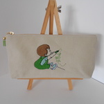 お絵かきしている男の子刺繍の帆布のペンケース　グリーン