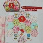 【手作りキット】ヘキサゴンのキルトポーチ☆キルトゲイト