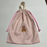 かわいいクマの刺繍入り持ち手付き給食袋　245ライトピンク