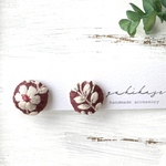 刺繍リボンのくるみボタン風イヤリング/ピアス　茶