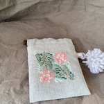 1月のバネポーチ　ピンクの花模様の刺繍