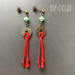 古銭と絹紐のピアス　朱色