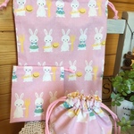 うさぎさんがいっぱいの新学期準備セット（お着替袋、ランチボックス入れ、コップ入れ）
