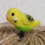 インコさんのイヤホンジャック　イエロー×グリーン（羊毛フェルト）