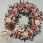 ユーカリとピンク系花のリース　径27センチ