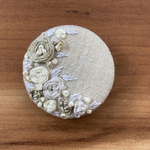 ビーズ刺繍くるみボタン（ヘアゴム/ブローチ）