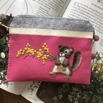 🐿felt  de  patchworkリスとミモザのポーチ